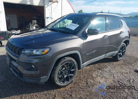 2024 Jeep Compass Latitude 4X4 z USA, uszkodzony, nr VIN 3C4NJDBN1RT612632